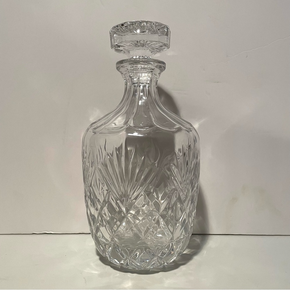 VTG Aberdeen Berkshire Crystal Decanter by Godinger, Cut Crystal (36 oz.) - Picture 7 of 9